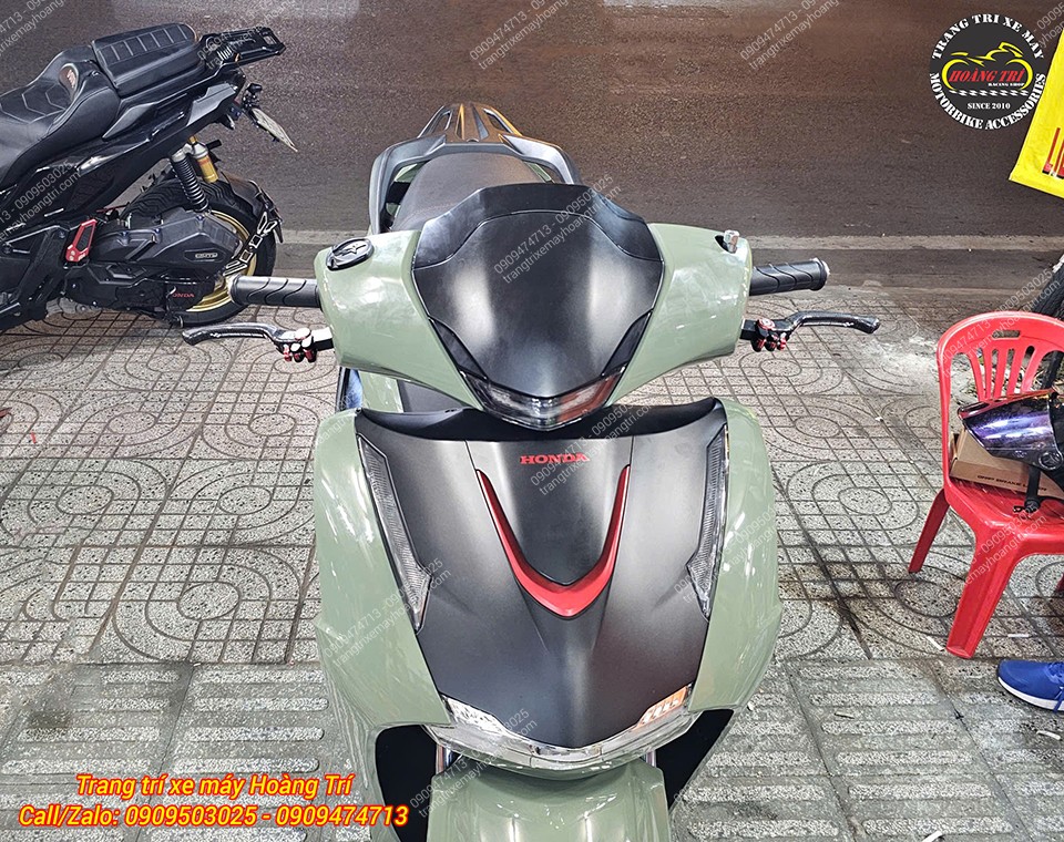 Góc trực diện Honda SH 2026 trang bị cặp tay thắng CRG Carbon hài hòa với tổng thể