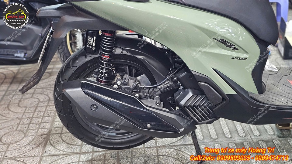 Phuộc YSS G-Sport kết hợp ốp pô Motorart kiểu SH350i tạo tổng thể cân đối và cứng cáp
