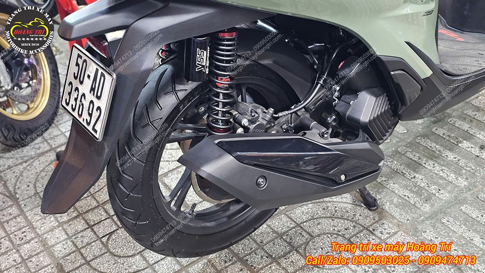 Góc nghiêng ốp pô Motorart kiểu SH350i ôm sát pô Honda SH 2026 chuẩn zin đẹp mắt