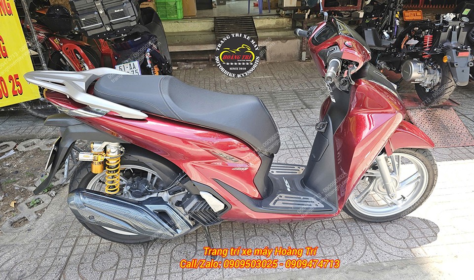 Phuộc Ohlins HO316 HPA TTX V2 kết hợp ốp pô carbon tạo tổng thể Honda SH 2026 thể thao