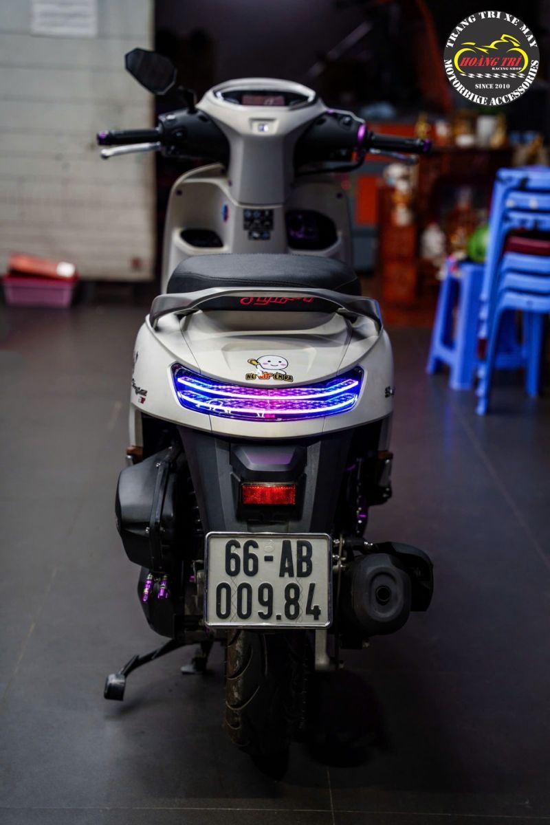 Thay đổi màu sắc dễ dàng và nhanh chóng khi trang bị cụm đèn hậu LED Audi Stylo 160