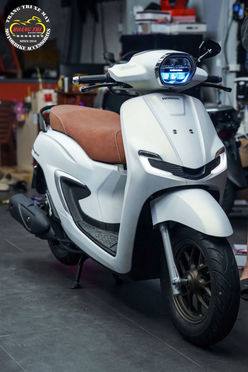 Honda Stylo 160 giữ vẻ nguyên bản nhưng nổi bật hơn nhờ nâng cấp đèn bi cầu Aozoom Extra 3