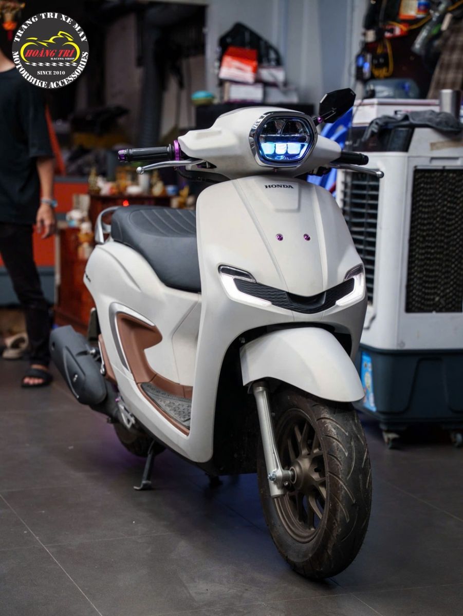 Chiếc Honda Stylo 160 hoàn thiện gọn gàng với đèn bi cầu Aozoom Extra 3 chuẩn phong cách hiện đại