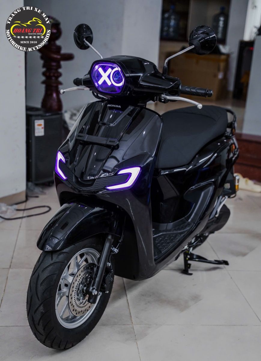 Anh khách nâng cấp đồng bộ đèn bi cầu XO và dải đèn LED Audi