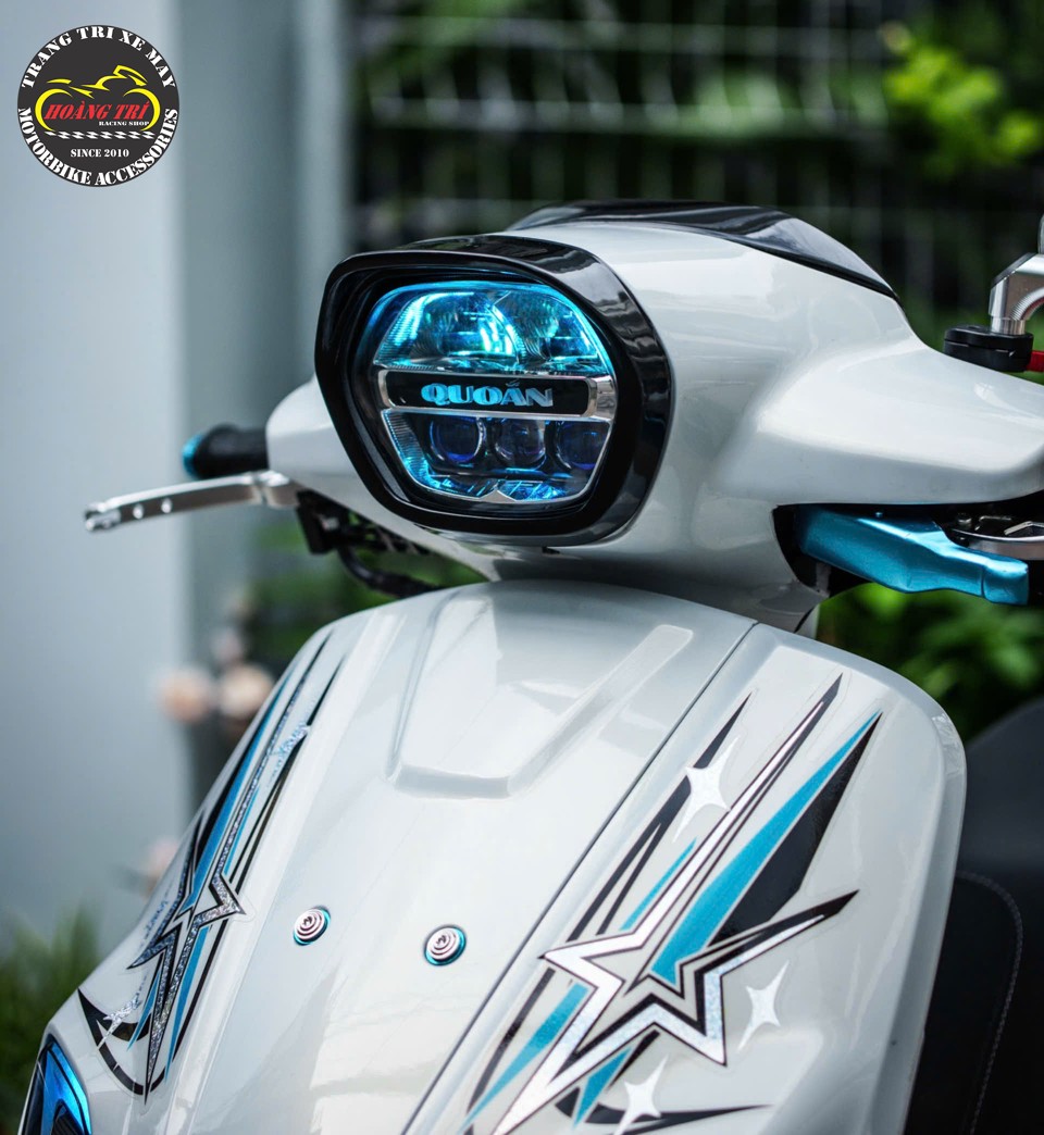 Đèn bi cầu Aozoom Extra 3 hoàn thiện gọn gàng trên Honda Stylo 160, tăng tính thẩm mỹ tổng thể