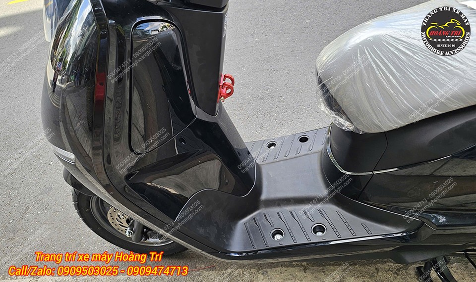 Góc nghiêng Honda UC3 làm rõ vị trí lắp móc treo HTR Grande gọn gàng, chắc chắn