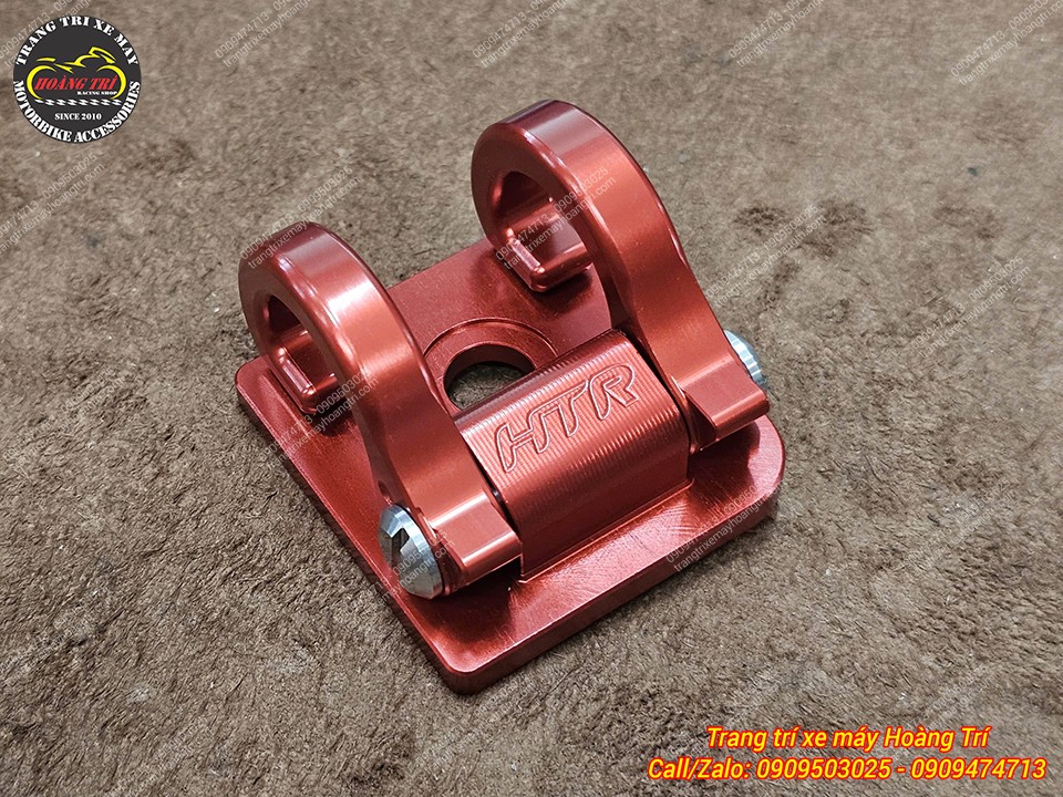 Chi tiết móc treo HTR Grande màu đỏ nổi bật với lớp hoàn thiện bền bỉ, cứng cáp