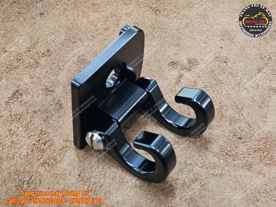 Góc nghiêng móc treo HTR Grande màu đen với thiết kế gập mở linh hoạt, tiện dụng