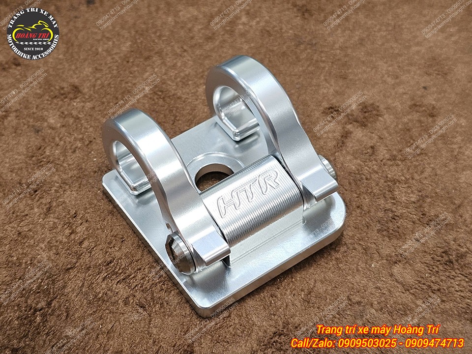 Móc treo HTR Grande màu bạc hoàn thiện tinh tế, phù hợp nhiều phong cách xe khác nhau