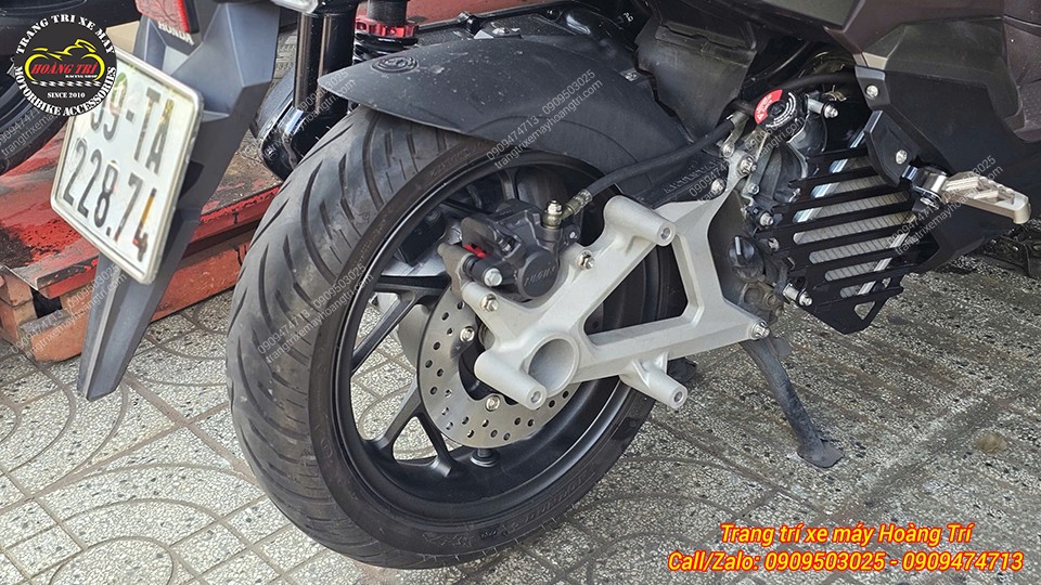 Góc nghiêng bộ đĩa thắng sau Vario 160 CBS lắp gọn gàng, tăng tính thẩm mỹ và hiệu quả phanh