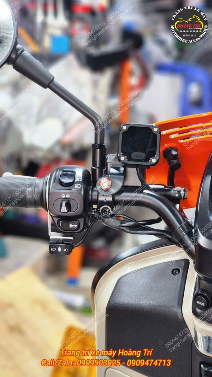 Tại vị trí này công tắc dễ dàng thao tác tắt mở dễ dàng cho xe Vespa GTS