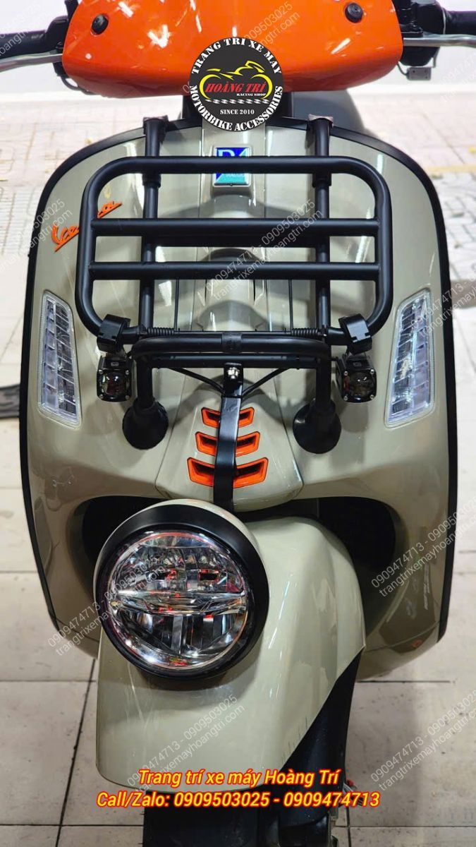 Pát kẹp đi kèm bộ đèn Kewig K11 lắp chắc chắn trên baga trước Vespa GTS tiện lợi