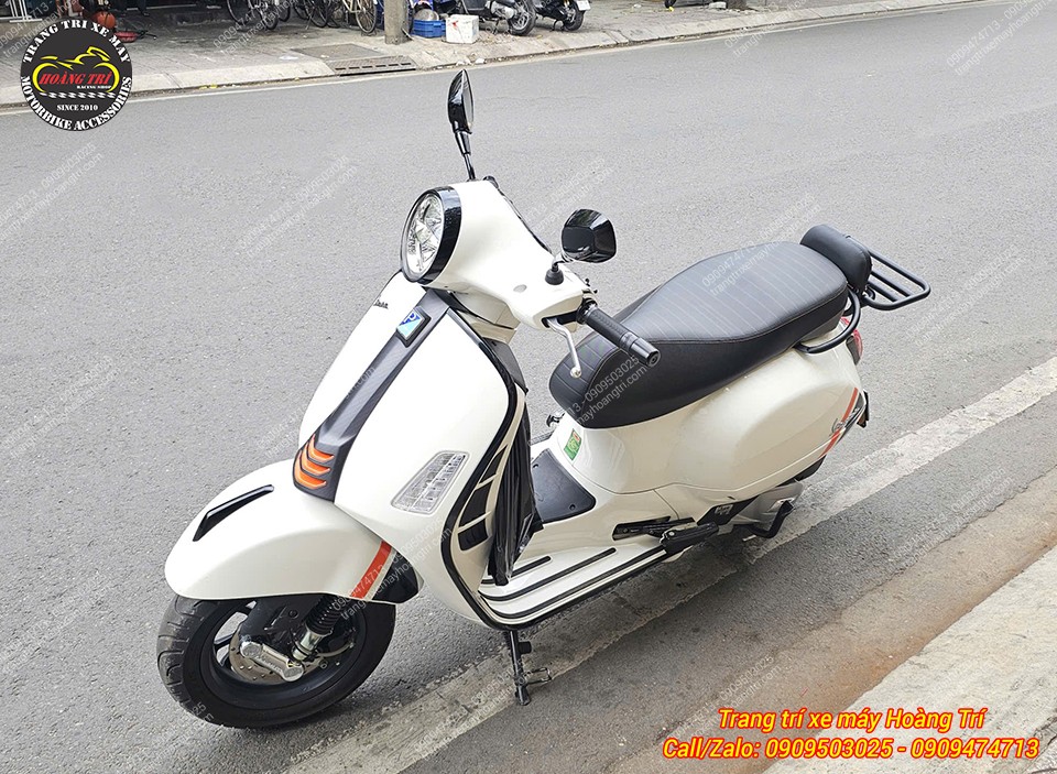 Toàn cảnh Vespa GTS hoàn thiện gác chân sau nhôm CNC nối dài, hỗ trợ người ngồi sau tốt hơn