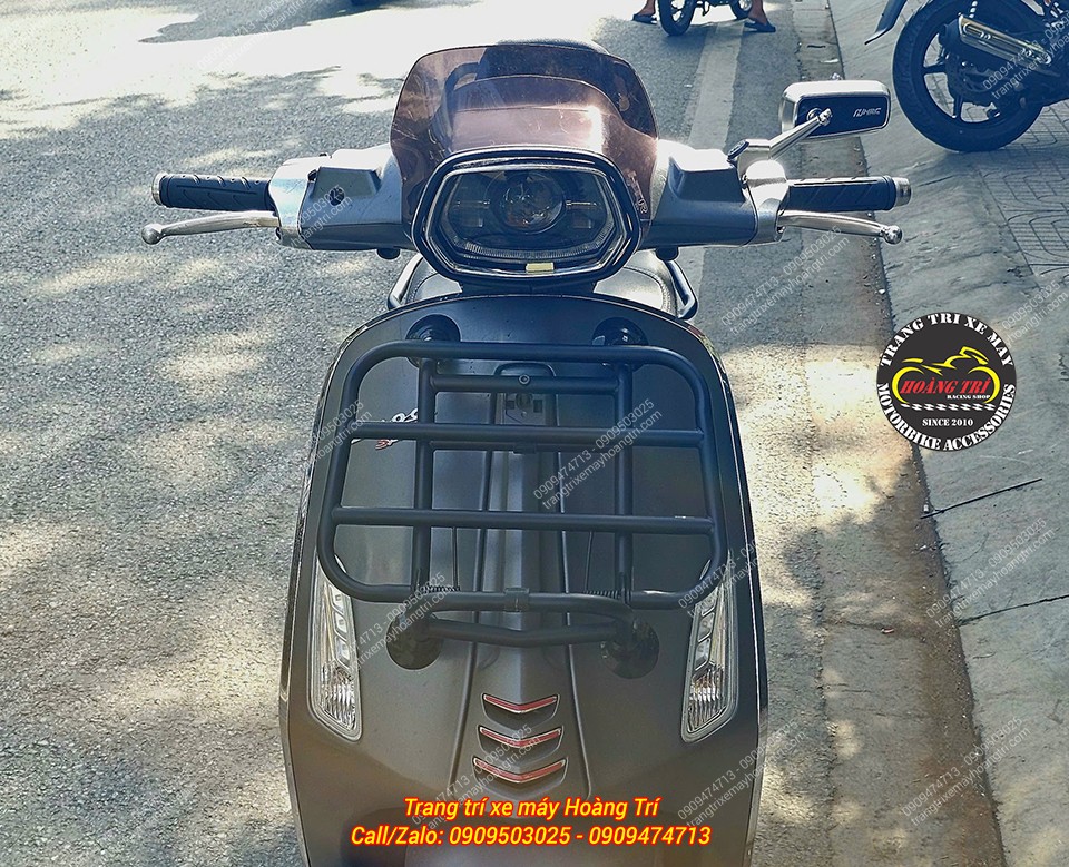 Cận cảnh kính chắn gió HTR V2 kết hợp kính hậu H2C, tăng vẻ cá tính cho Vespa Sprint