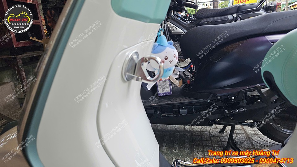 Lắp trực tiếp tại vị trí cốp trước Vespa, tăng tính thẩm mỹ và tiện ích sử dụng