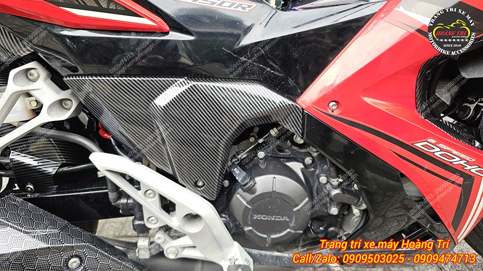 Ốp hông phải Winner X phủ vân carbon bóng đẹp, tăng vẻ thể thao và cao cấp hơn