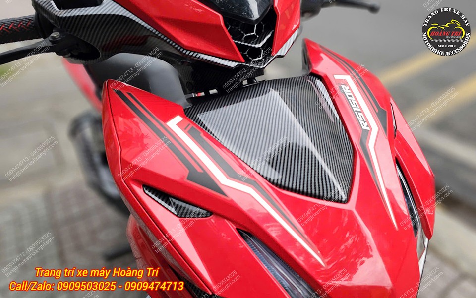 Ốp mặt nạ Winner X phủ sơn nhúng carbon, làm nổi bật phần mặt nạ đầy cá tính