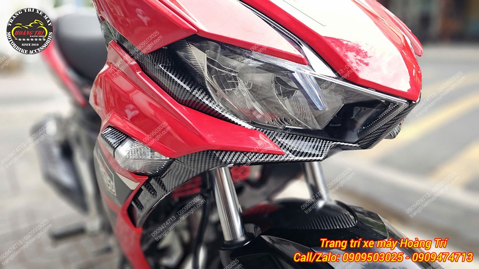 Chi tiết cụm đèn phải Winner X nổi bật với lớp sơn nhúng carbon hoàn thiện tinh xảo