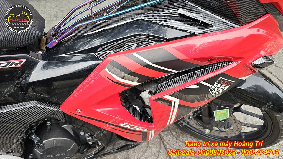 Ốp hông Winner X kết hợp sơn nhúng carbon, tạo điểm nhấn mạnh mẽ và liền mạch tổng thể