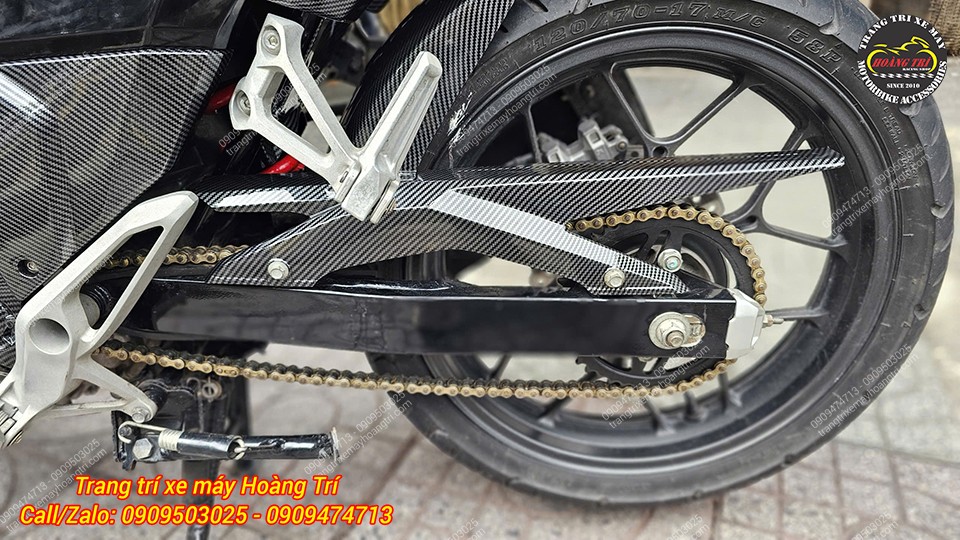 Tổng thể gắp sau Winner X nổi bật hơn vân carbon, tăng vẻ cứng cáp và hiện đại hơn