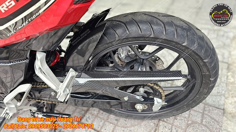 Dè con chống văng sình cũng được sơn carbon đồng bộ với che sên sơn nhúng carbon