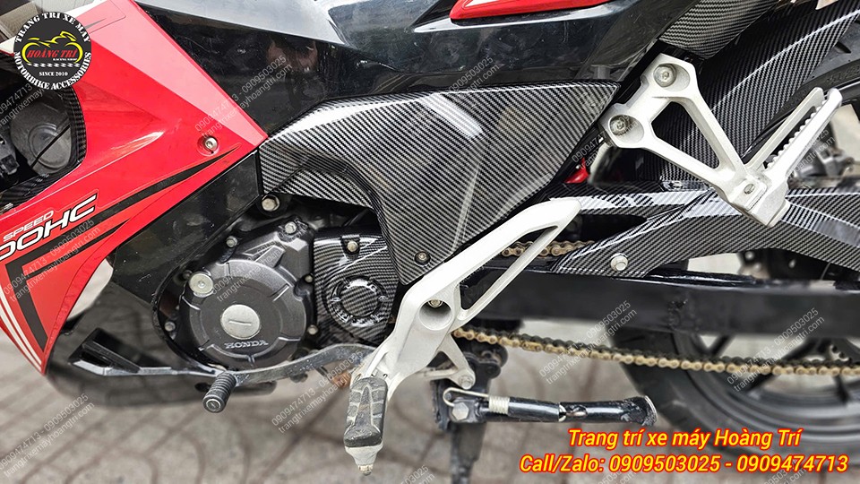 Phần hông trái Winner X đồng bộ sơn nhúng carbon, tạo tổng thể liền mạch và cuốn hút