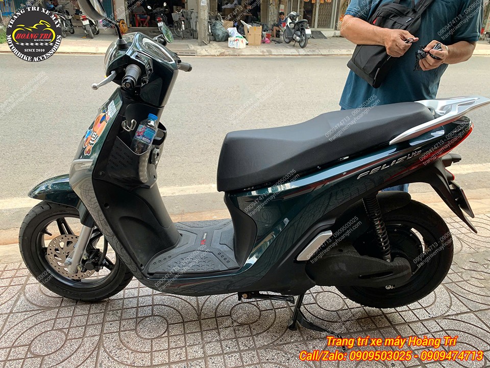 Tổng thể VinFast Feliz nổi bật hơn sau khi lắp hộc đựng đồ B-Factory tiện dụng và chắc chắn
