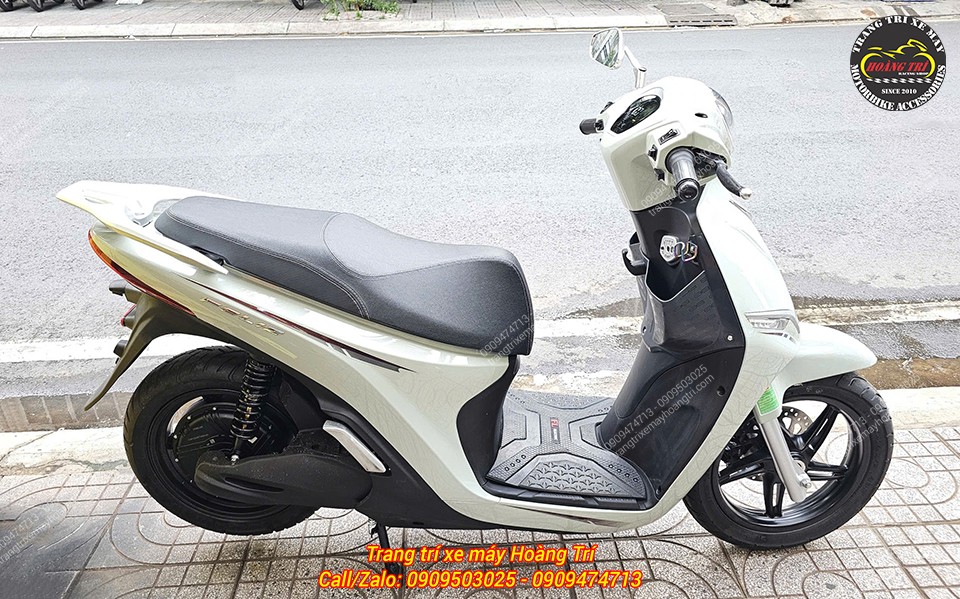 Tổng thể VinFast Feliz hoàn thiện cùng phuộc Racing Boy, mang đến diện mạo khỏe khoắn và hiện đại
