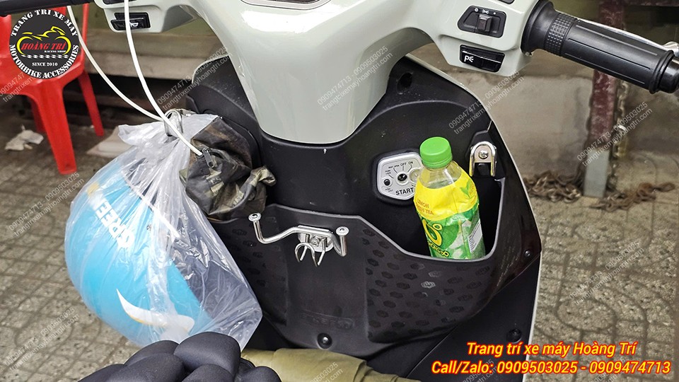 Hộc đựng đồ LBS GTR hỗ trợ treo nón bảo hiểm và chai nước cực kỳ tiện lợi hằng ngày