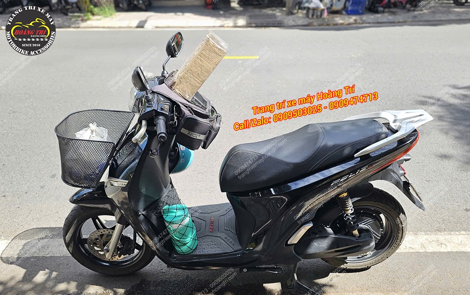 Toàn cảnh VinFast Feliz trang bị rổ trước mặt nạ, phù hợp nhu cầu di chuyển và mua sắm