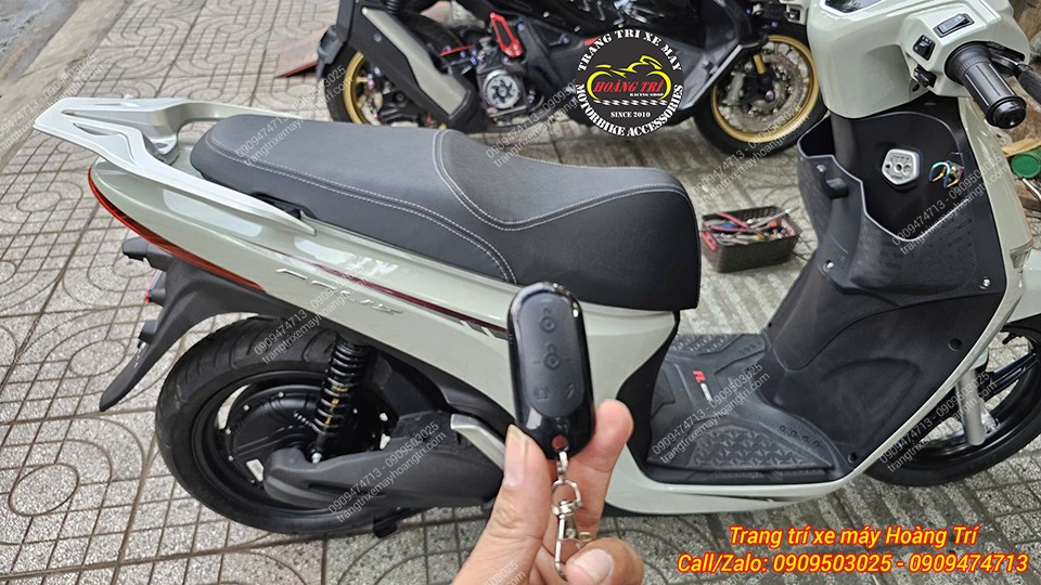 Khóa chống trộm chống dắt Yadea tăng bảo mật, giúp chủ xe VinFast Feliz an tâm hơn khi đỗ xe
