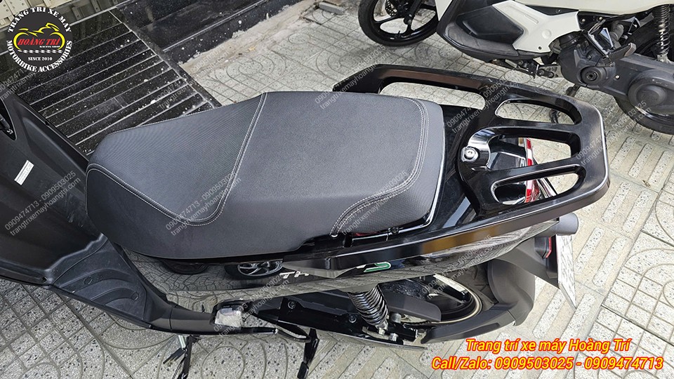 Cận cảnh baga sau nguyên bản VinFast Theon S thiết kế cá tính nhưng mặt baga chưa phẳng