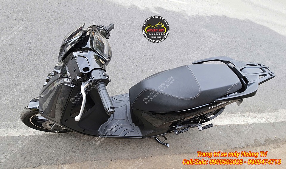 Góc nhìn từ trên giúp quan sát rõ baga SH300i cùng tổng thể yên VinFast Theon S