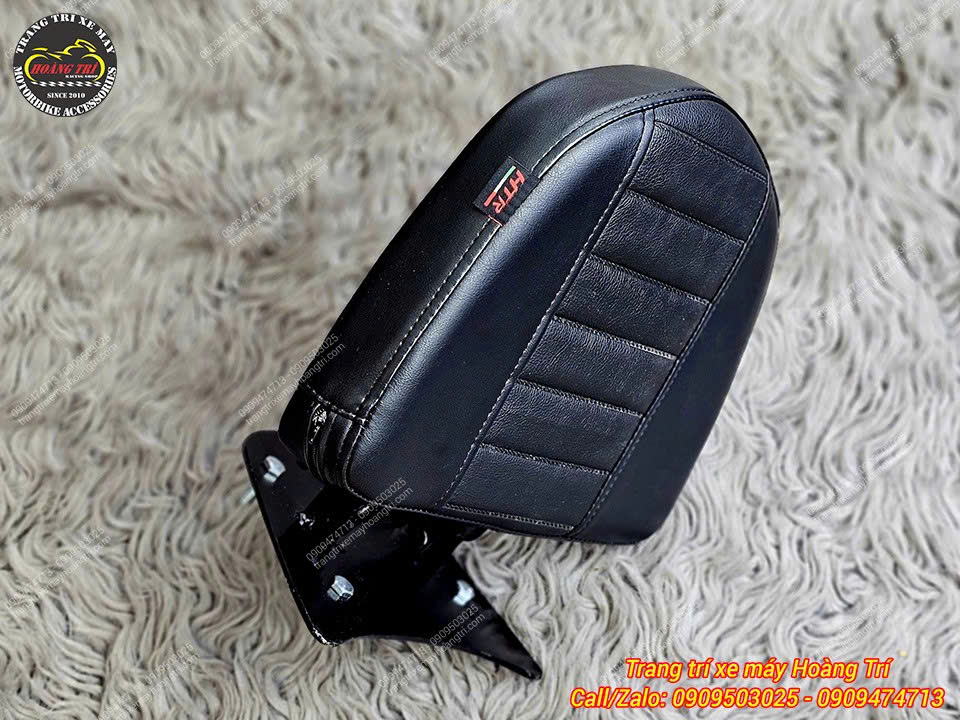 Góc nghiêng tựa lưng V2 gây ấn tượng với đường may tinh xảo và kết cấu cứng cáp