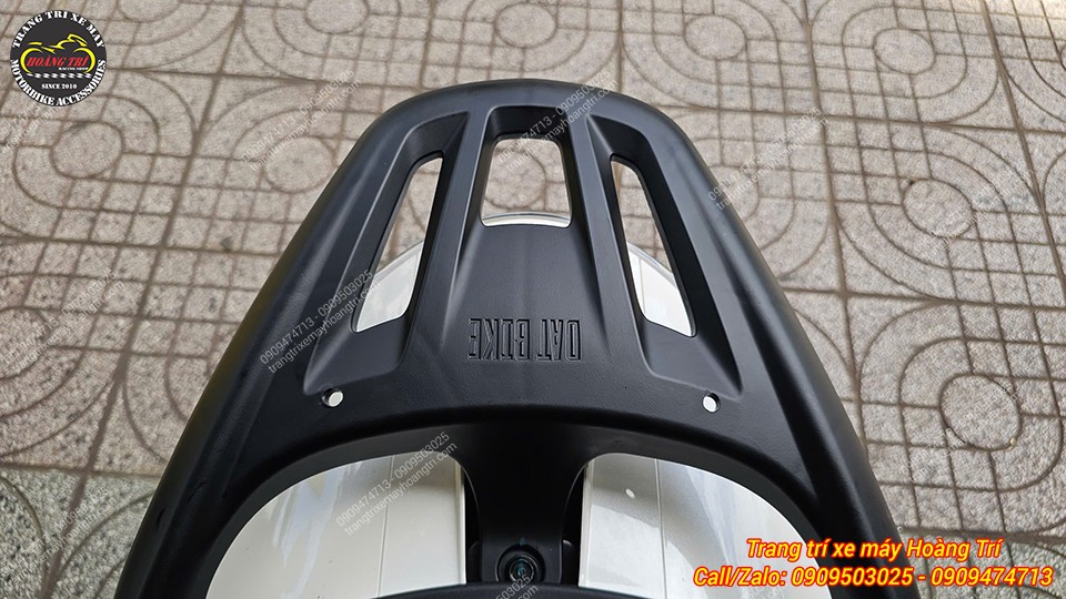 Cận cảnh cản sau Datbike ERA được khoan chính xác hai lỗ để lắp đế tựa lưng