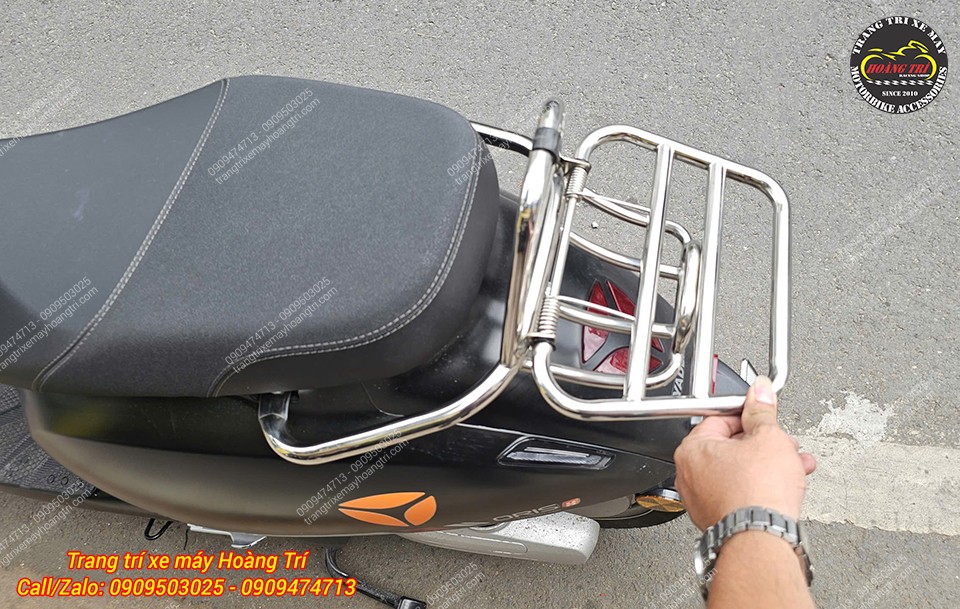 Baga sau tích hợp tựa lưng gập mở linh hoạt, dễ lắp thùng hoặc chở thêm hàng