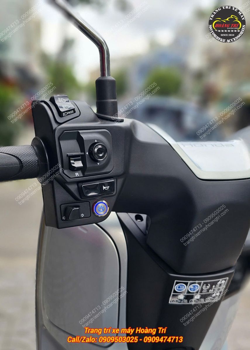 Sau khi nâng cấp bật gác chân sau tự động Honda UC3 chỉ cần với 1 nút bấm