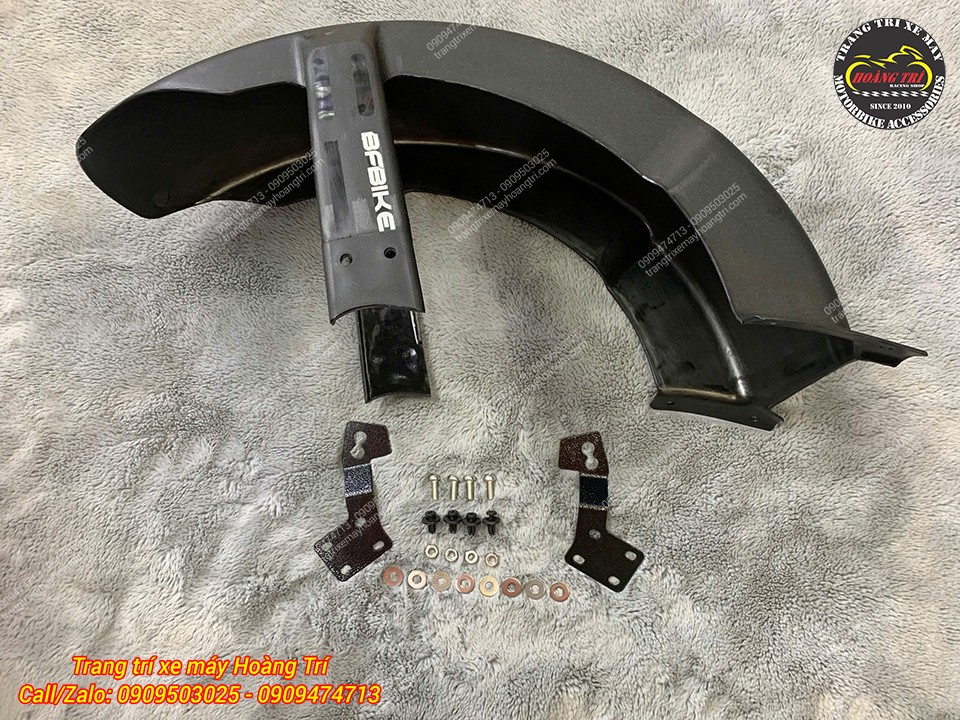 Mặt dưới chắn bùn nguyên khối B-Factory thiết kế cứng cáp, hỗ trợ lắp đặt ổn định trên VinFast Feliz