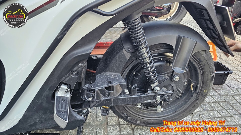 Chắn bùn NVX ôm khít bánh sau VinFast Feliz, hạn chế bùn đất và sình lầy hiệu quả