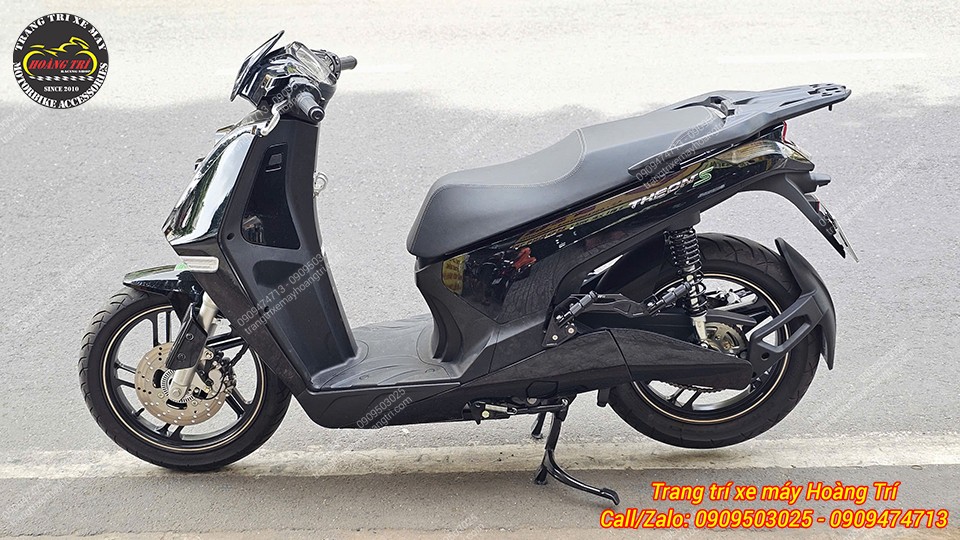 VinFast Theon S trở nên hiện đại hơn sau khi nâng cấp gác chân HTR và baga sau