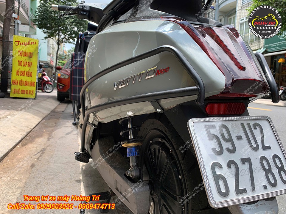 Cận cảnh khung bảo vệ Vento Neo ôm sát 2 bên sườn, bảo vệ xe chắc chắn và hạn chế trầy xước