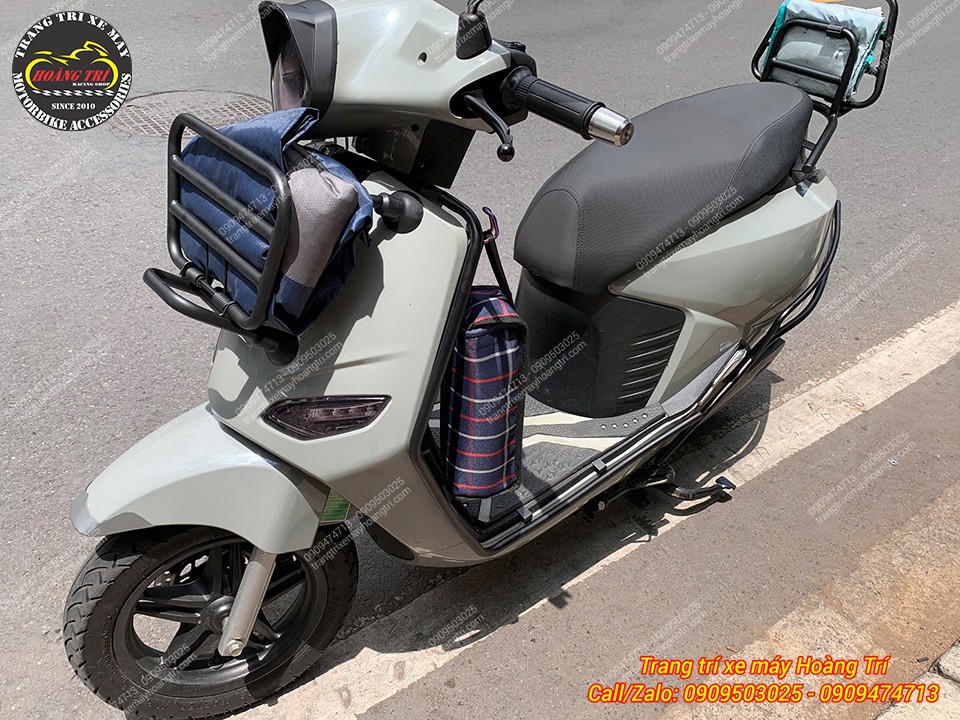 Khung bảo vệ Vento Neo kết hợp cùng với baga trước đồng bộ với tông màu đen cá tính