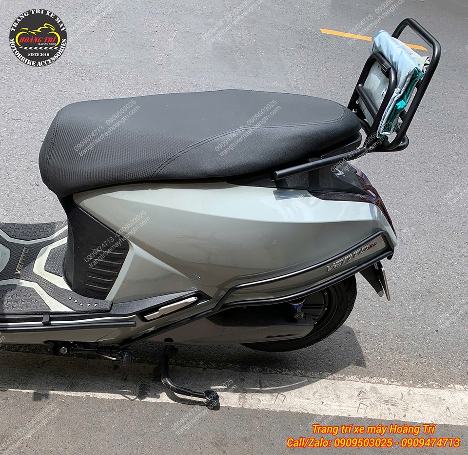 Không chỉ baga trước, xế cưng còn được trang bị baga sau cùng với bộ khung bảo vệ