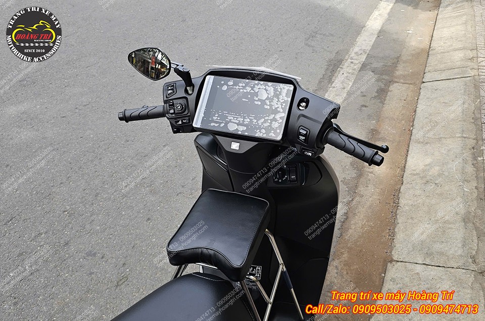 Góc view sau tay lái Honda CUV e với viền kính mỏng cho góc quan sát rộng