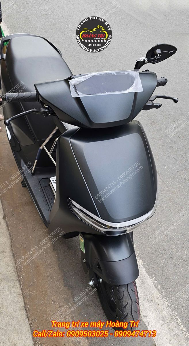 Trực diện đầu xe CUV e lắp kính hậu H2C V8 cân đối hiện đại hơn và đồng bộ với xe