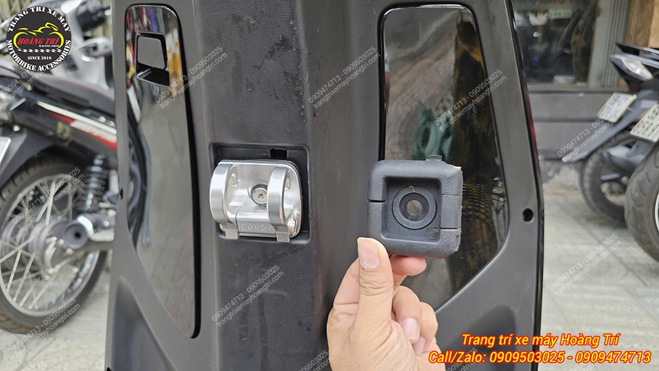 Móc treo nhôm HTR sở hữu hai móc hai bên, có thể gập gọn rất tiện khi sử dụng