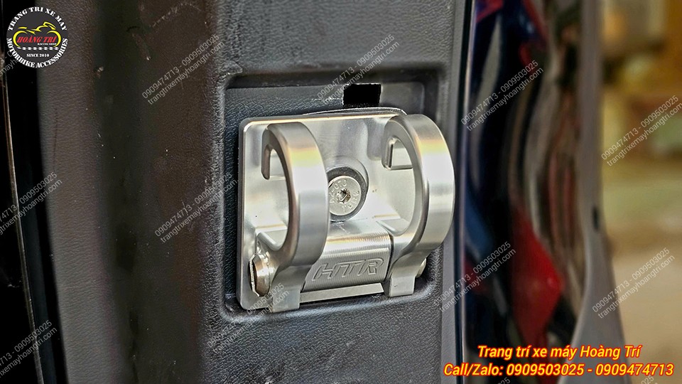 Cận cảnh móc treo HTR gia công nhôm CNC, bề mặt nhuộm màu sang trọng và bền đẹp