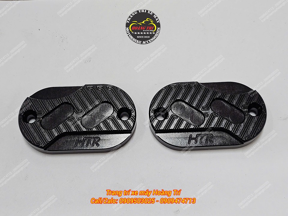 Góc nghiêng làm nổi bật bề mặt nắp dầu CNC Datbike Quantum với họa tiết gia công tinh tế