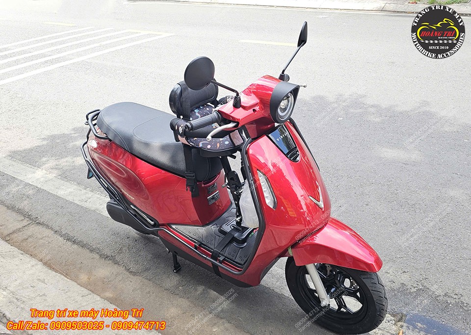 Tổng thể VinFast EVO nổi bật hơn với ốp đèn pha, hài hòa cùng thiết kế nguyên bản của xe