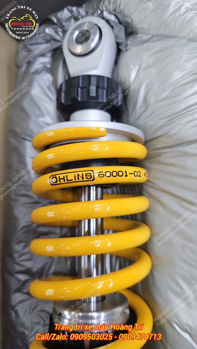Cận cảnh lò xo vàng phuộc Ohlins HO349 chính hãng, hoàn thiện tỉ mỉ với tem nhận diện rõ nét